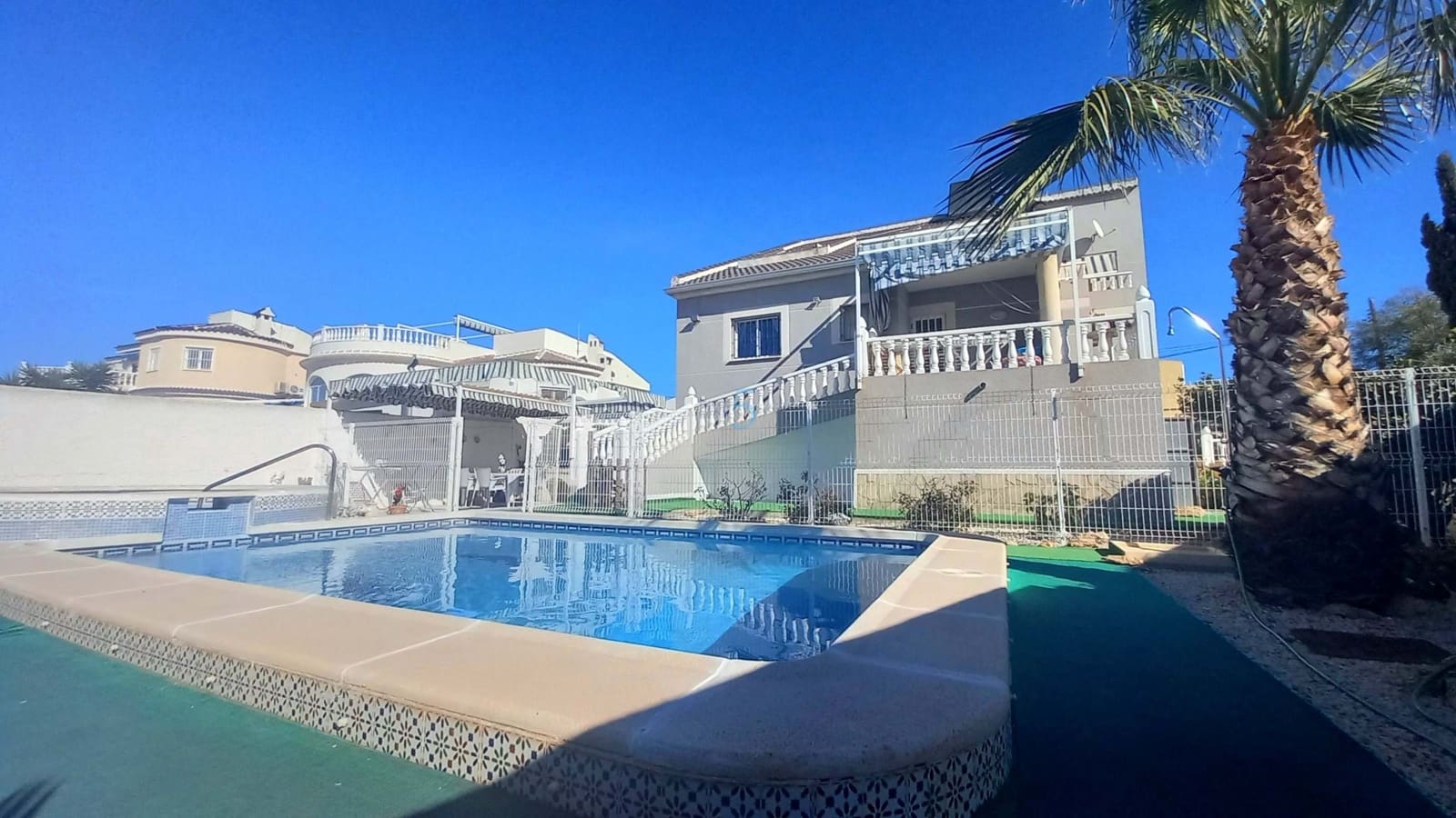 6 soveværelse Villa til salg i Torrevieja med swimmingpool garage - € 475.000 (Ref: 8813500)