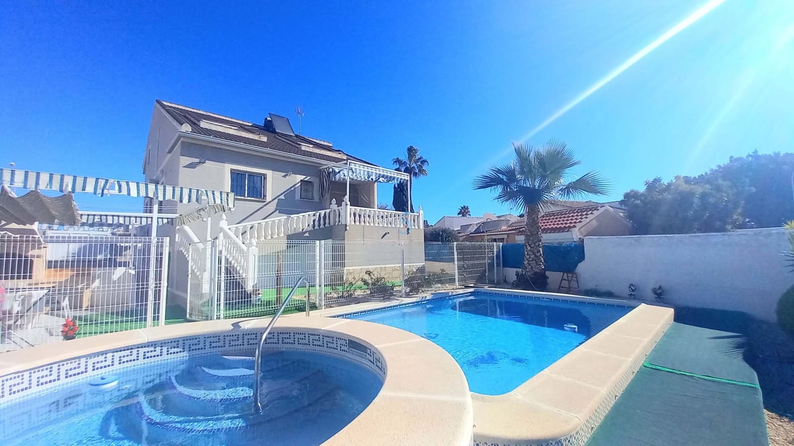 6 soveværelse Villa til salg i Torrevieja med swimmingpool garage - € 475.000 (Ref: 8813500)