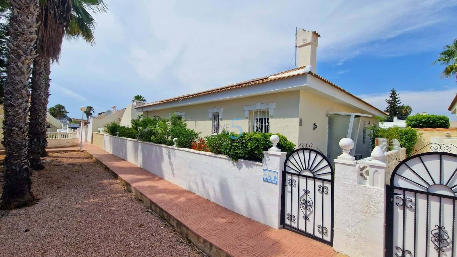 2 bedroom Villa for sale in Benijofar with pool - € 299,950 (Ref: 8816772)