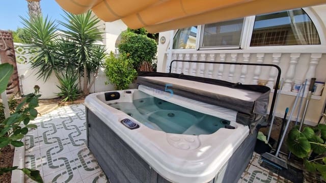 2 bedroom Villa for sale in Benijófar with pool - € 299,950 (Ref: 8816772)