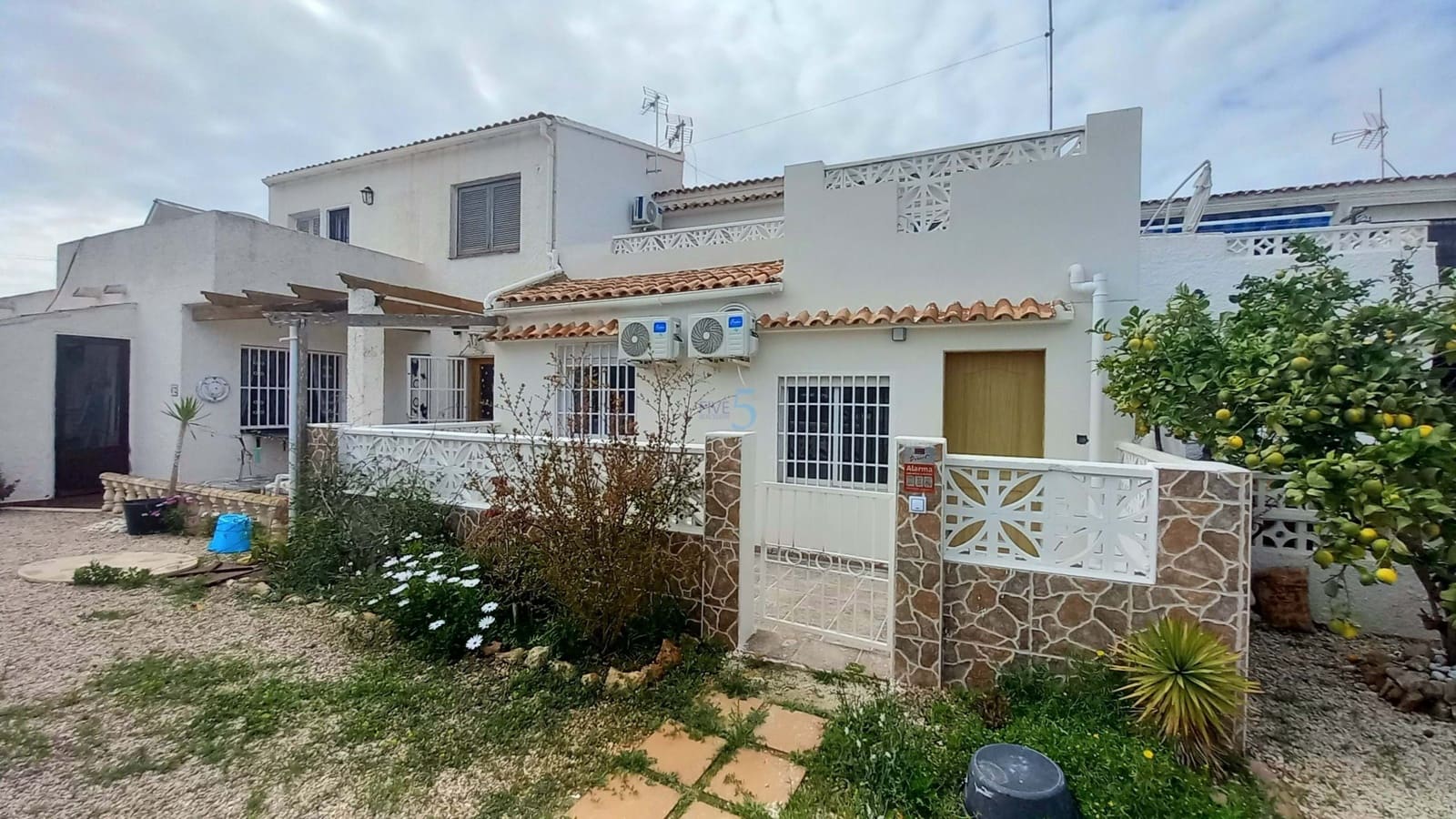 Casa de 3 habitaciones en Torrevieja en venta - 198.000 € (Ref: 8856646)