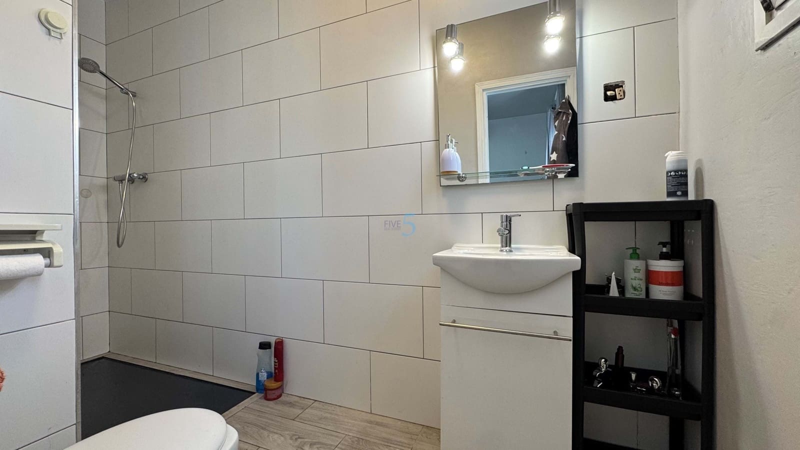 6 bedroom Villa for sale in Villamartin with pool - € 425,000 (Ref: 8878856)