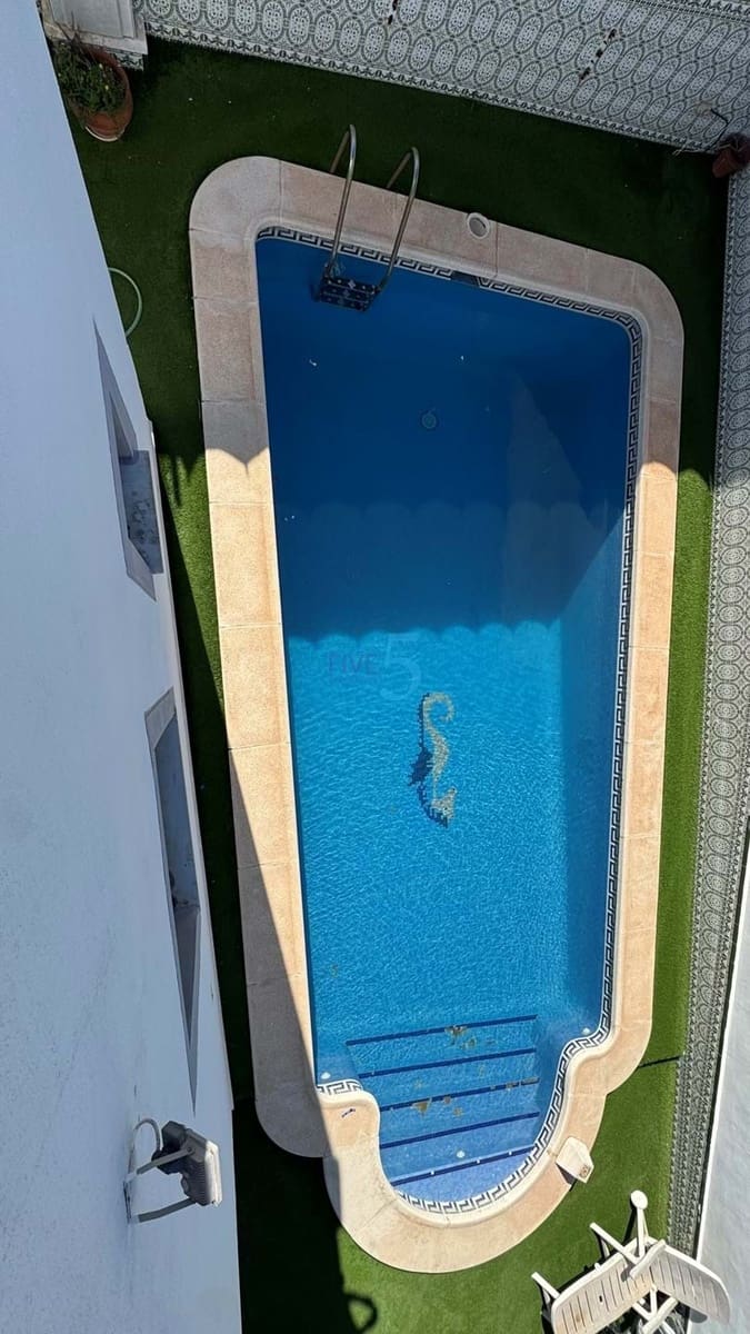 6 bedroom Villa for sale in Villamartin with pool - € 425,000 (Ref: 8878856)