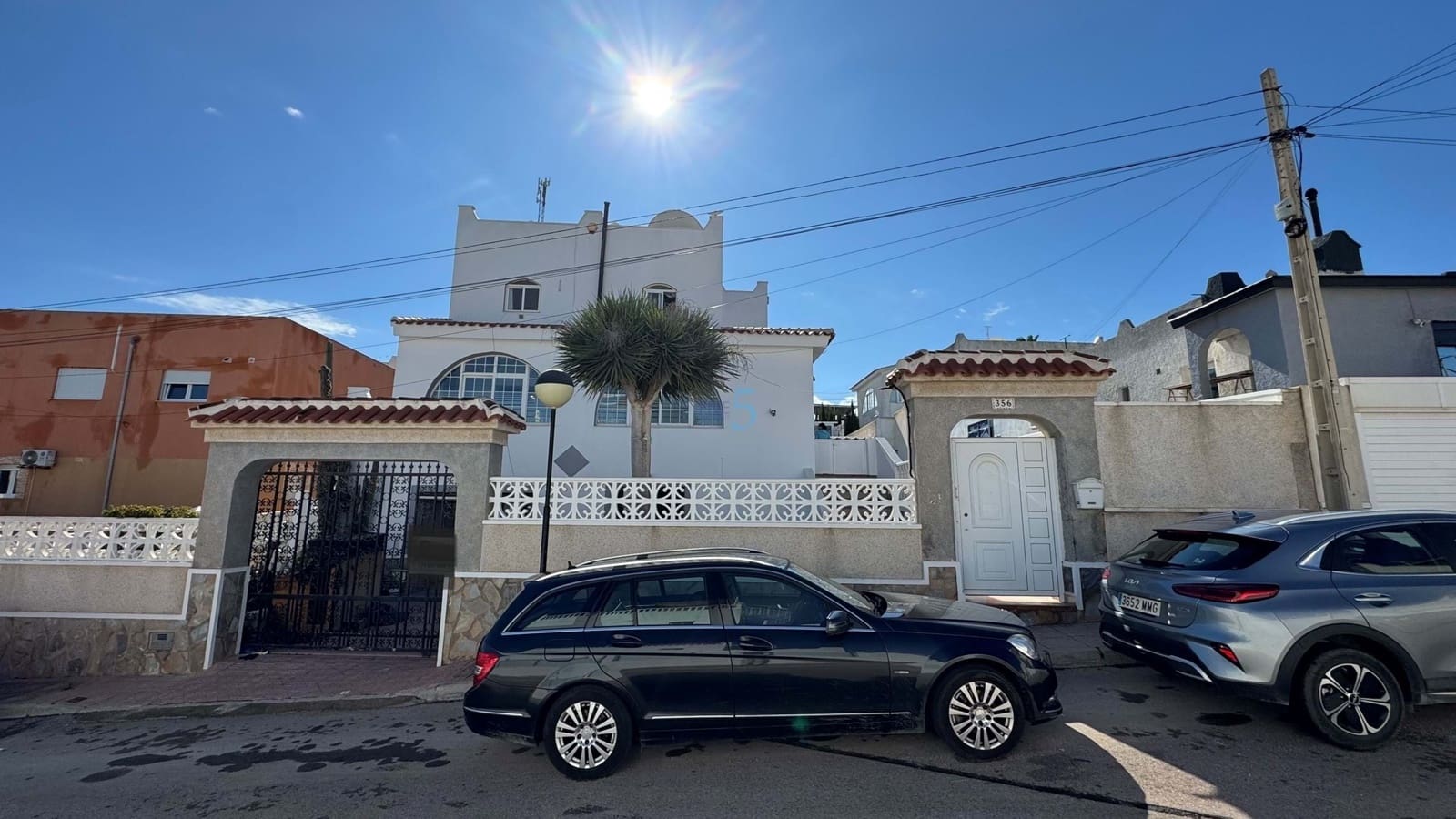 6 bedroom Villa for sale in Villamartin with pool - € 425,000 (Ref: 8878856)