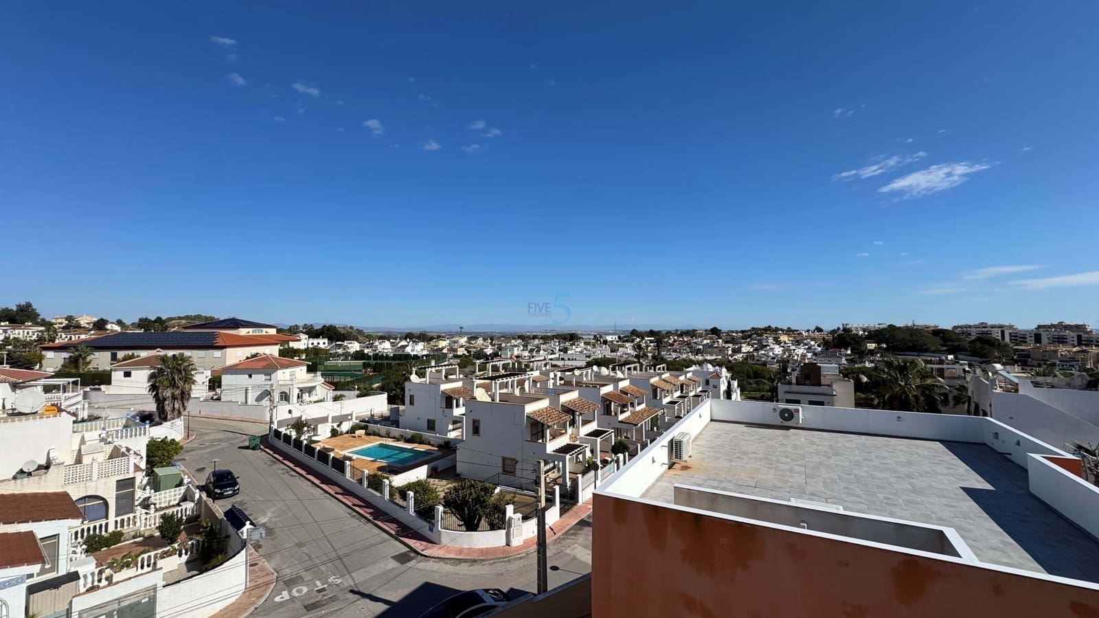 6 bedroom Villa for sale in Villamartin with pool - € 425,000 (Ref: 8878856)