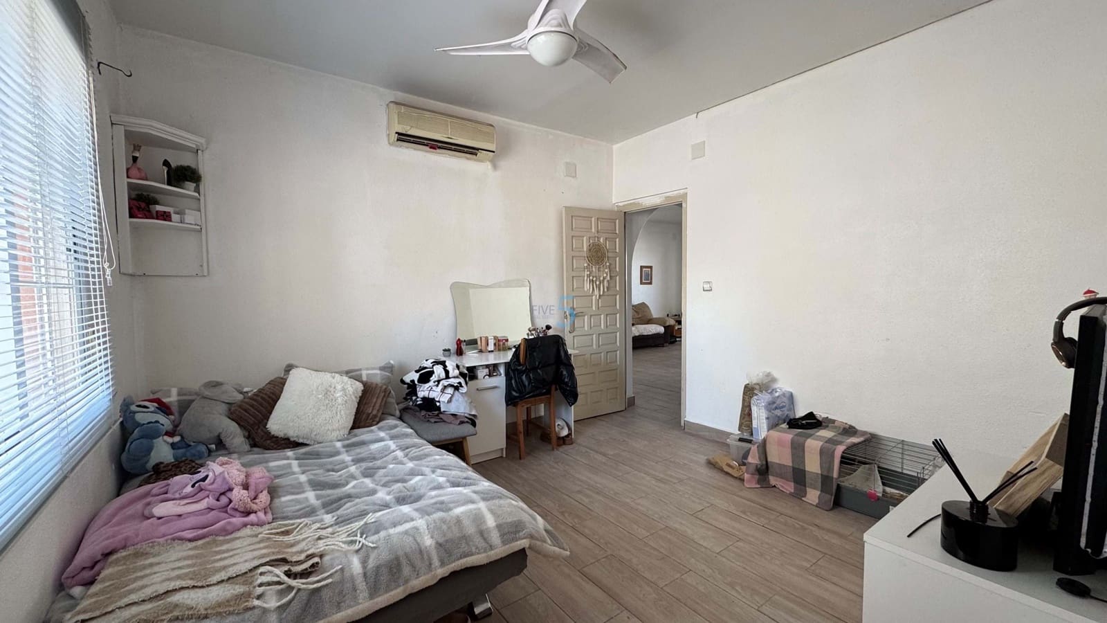 6 bedroom Villa for sale in Villamartin with pool - € 425,000 (Ref: 8878856)