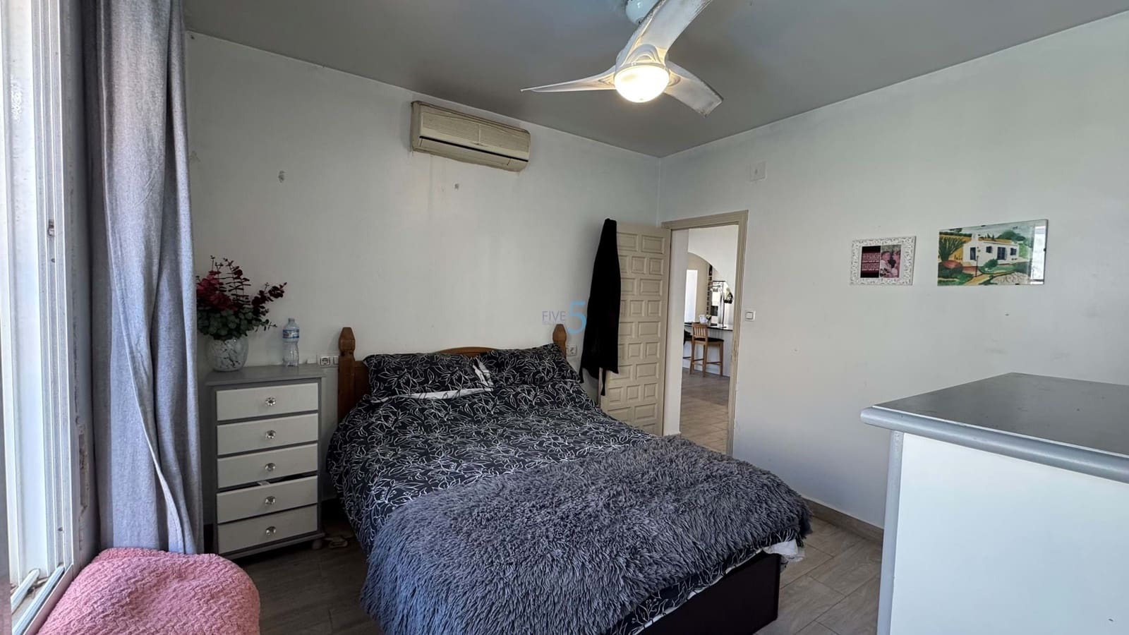 6 bedroom Villa for sale in Villamartin with pool - € 425,000 (Ref: 8878856)