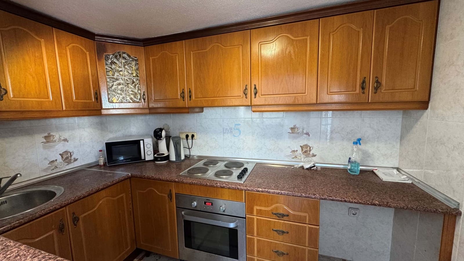 6 bedroom Villa for sale in Villamartin with pool - € 425,000 (Ref: 8878856)