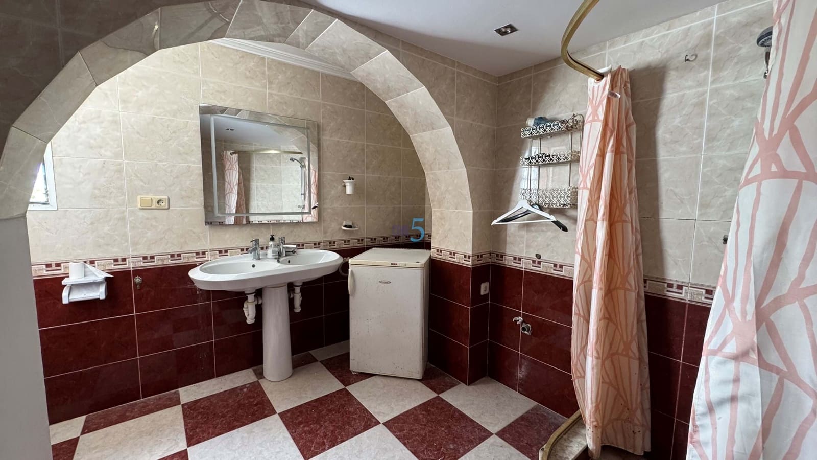 6 bedroom Villa for sale in Villamartin with pool - € 425,000 (Ref: 8878856)