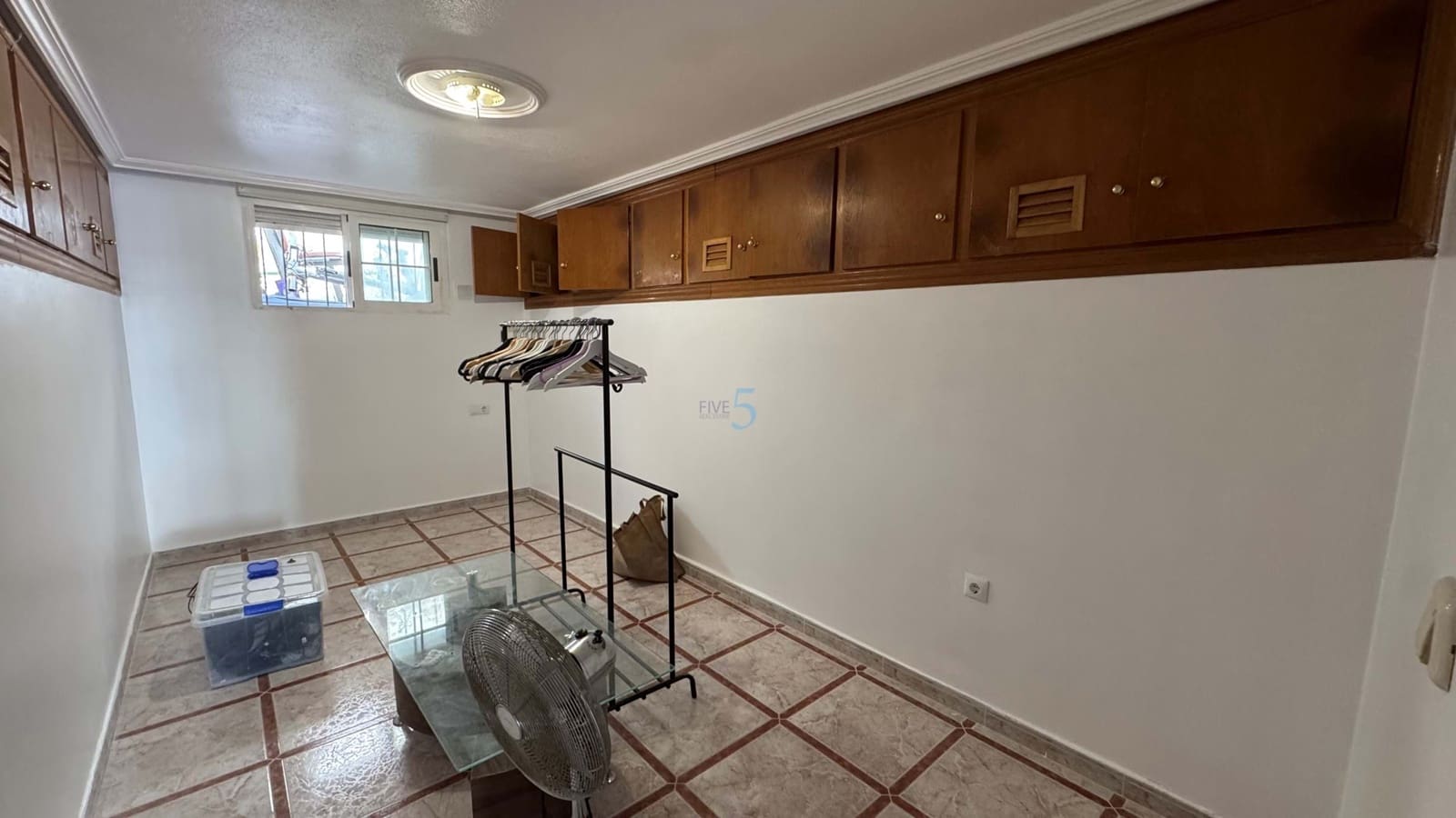 6 bedroom Villa for sale in Villamartin with pool - € 425,000 (Ref: 8878856)