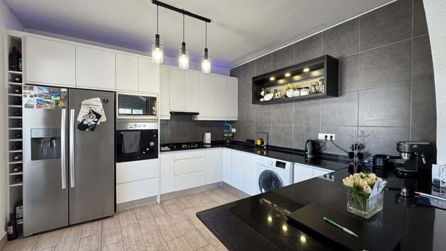 6 bedroom Villa for sale in Villamartin, Orihuela with pool - € 425,000 (Ref: 8878856)