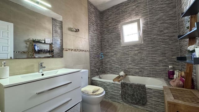 6 bedroom Villa for sale in Villamartin, Orihuela with pool - € 425,000 (Ref: 8878856)