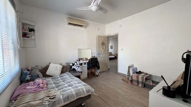 6 bedroom Villa for sale in Villamartin, Orihuela with pool - € 425,000 (Ref: 8878856)