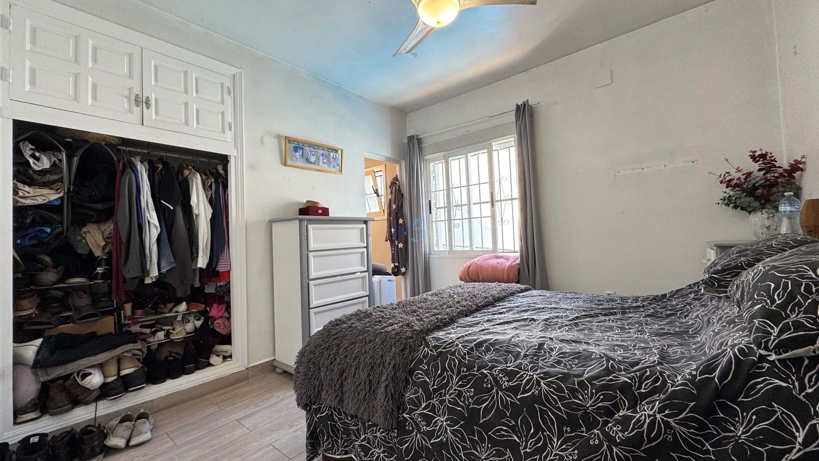 6 bedroom Villa for sale in Villamartin with pool - € 425,000 (Ref: 8878856)