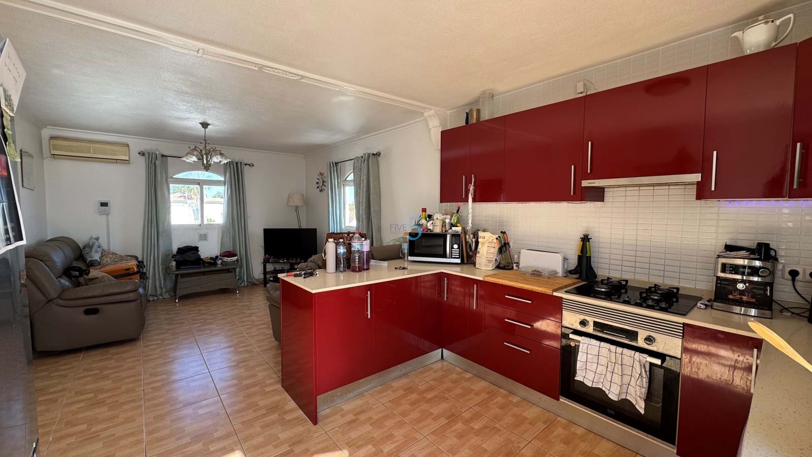 6 bedroom Villa for sale in Villamartin with pool - € 425,000 (Ref: 8878856)