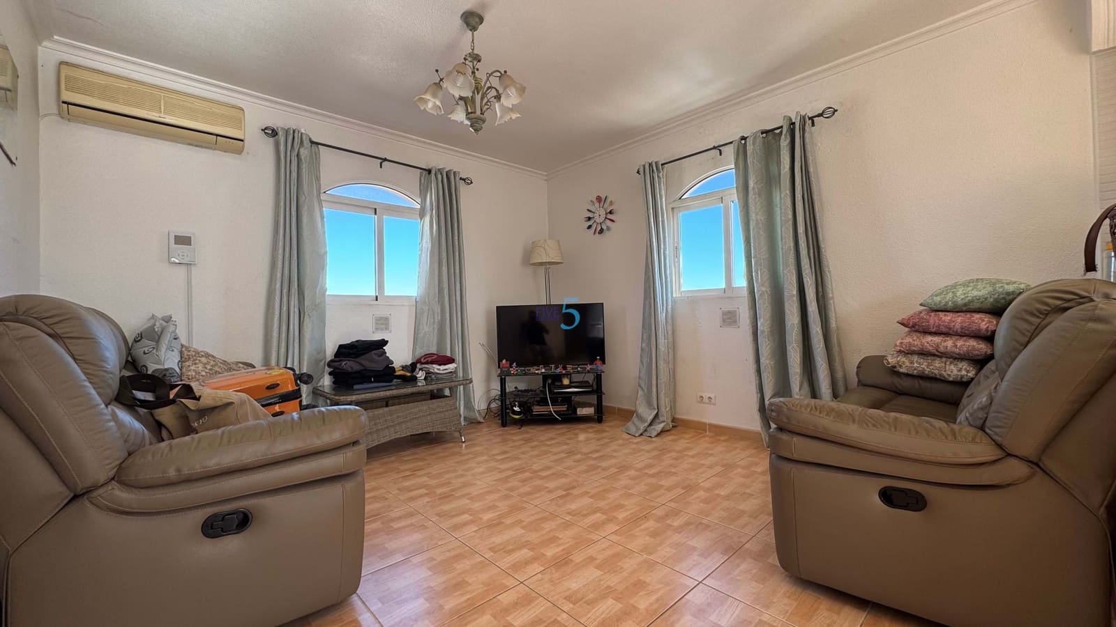 6 bedroom Villa for sale in Villamartin with pool - € 425,000 (Ref: 8878856)