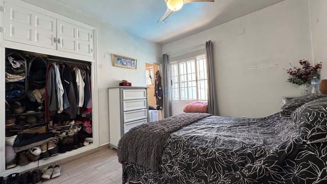 6 bedroom Villa for sale in Villamartin, Orihuela with pool - € 425,000 (Ref: 8878856)