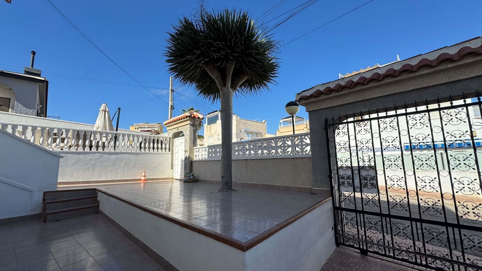 6 bedroom Villa for sale in Villamartin with pool - € 425,000 (Ref: 8878856)