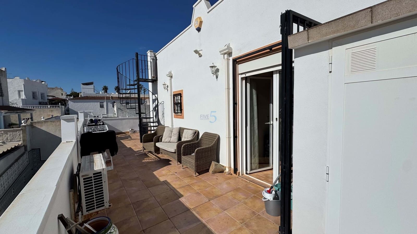 6 bedroom Villa for sale in Villamartin with pool - € 425,000 (Ref: 8878856)