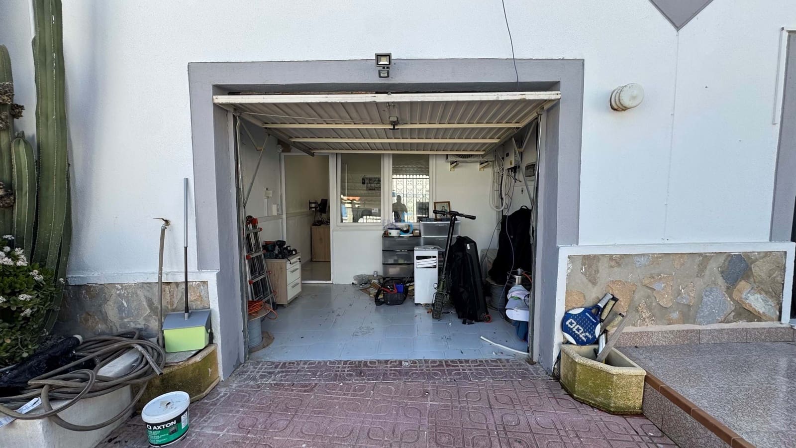 6 bedroom Villa for sale in Villamartin with pool - € 425,000 (Ref: 8878856)