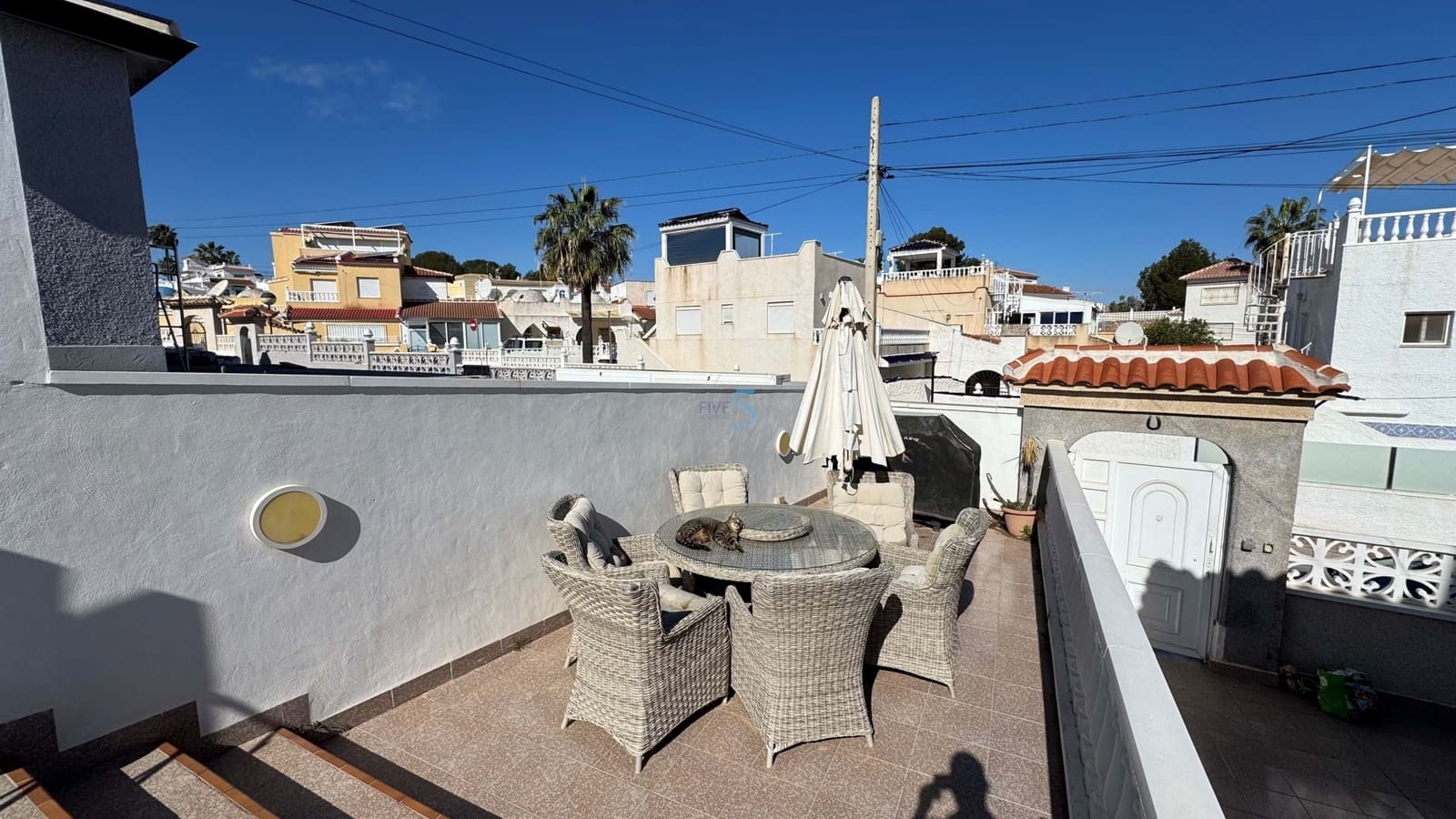 6 bedroom Villa for sale in Villamartin with pool - € 425,000 (Ref: 8878856)