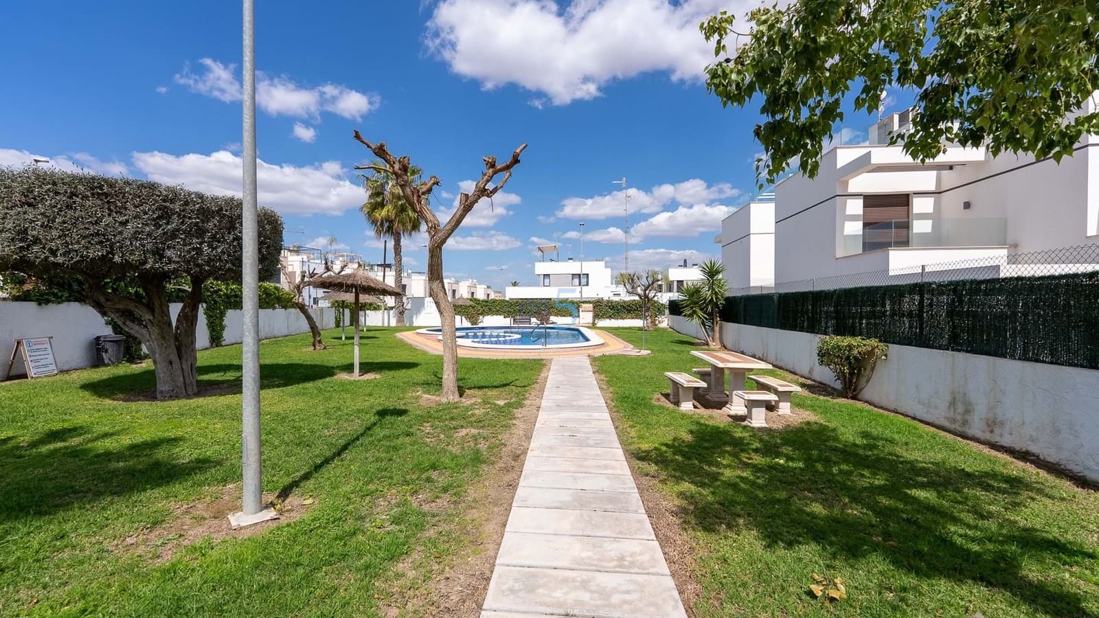 3 soverom Hus til salgs i Villamartin med svømmebasseng - € 170 000 (Ref: 8885614)