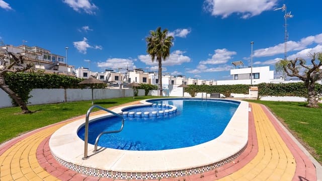 3 soverom Hus til salgs i Villamartin, Orihuela med svømmebasseng - € 170 000 (Ref: 8885614)