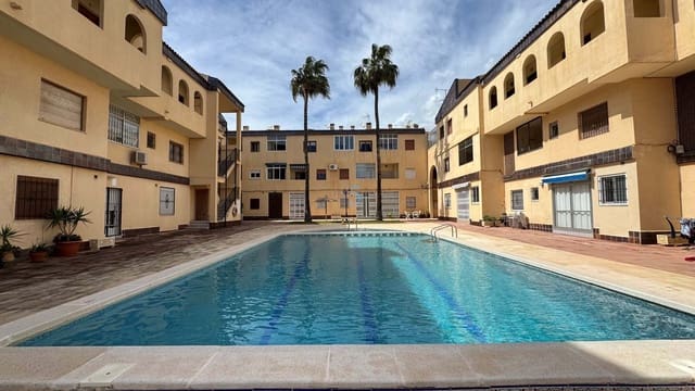 2 soverom Penthouse til salgs i Punta Prima, Orihuela med svømmebasseng - € 144 900 (Ref: 8888955)