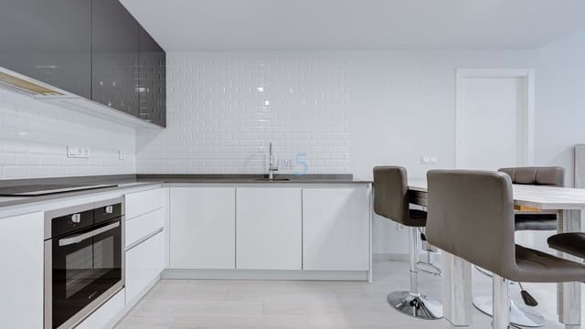 2 chambre Appartement à vendre à Villamartin, Orihuela avec piscine garage - 249 500 € (Ref: 8894313)