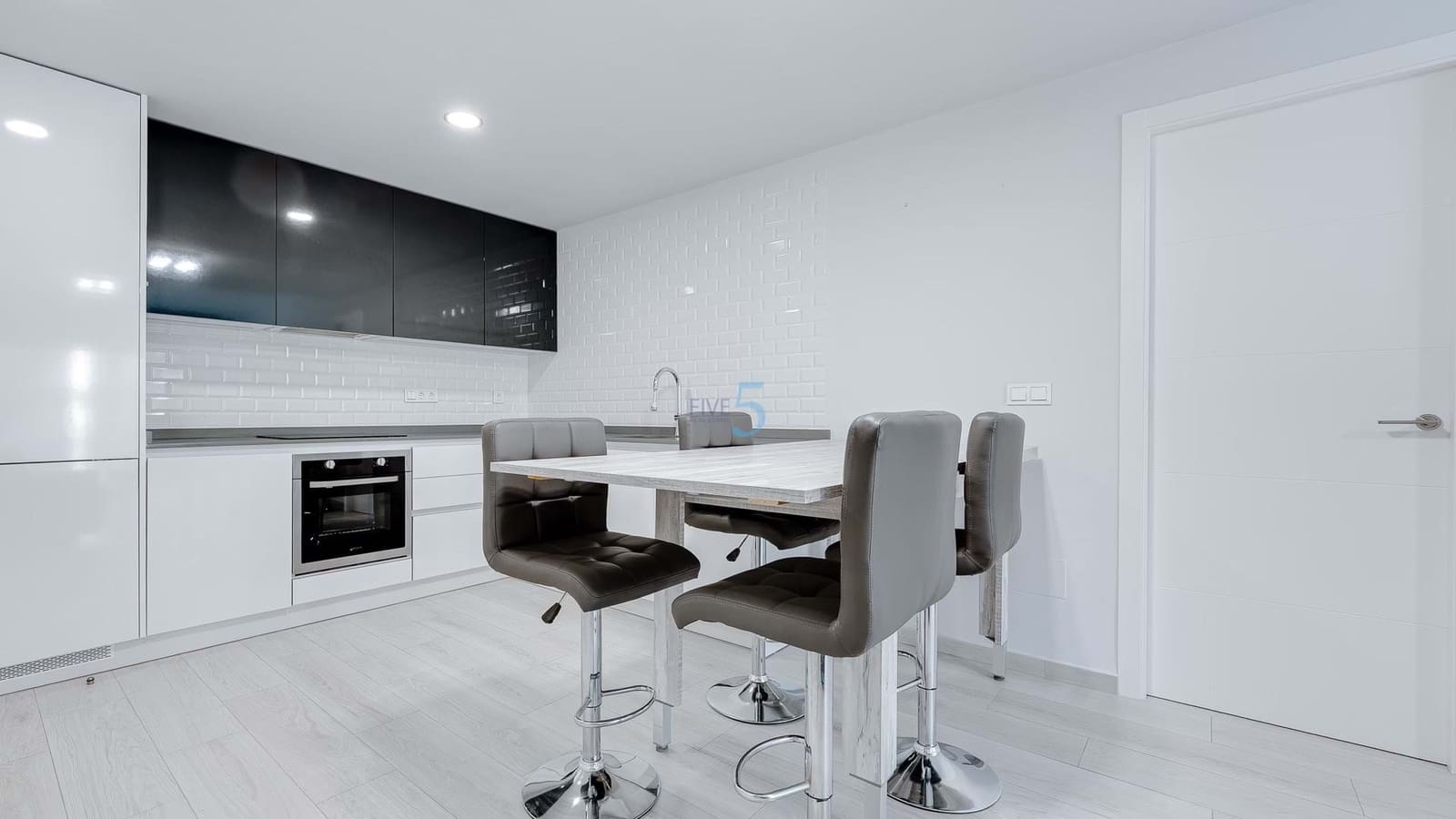 2 bedroom Apartment for sale in Villamartin with pool garage - € 249,500 (Ref: 8894313)