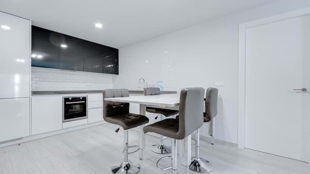 2 chambre Appartement à vendre à Villamartin, Orihuela avec piscine garage - 249 500 € (Ref: 8894313)