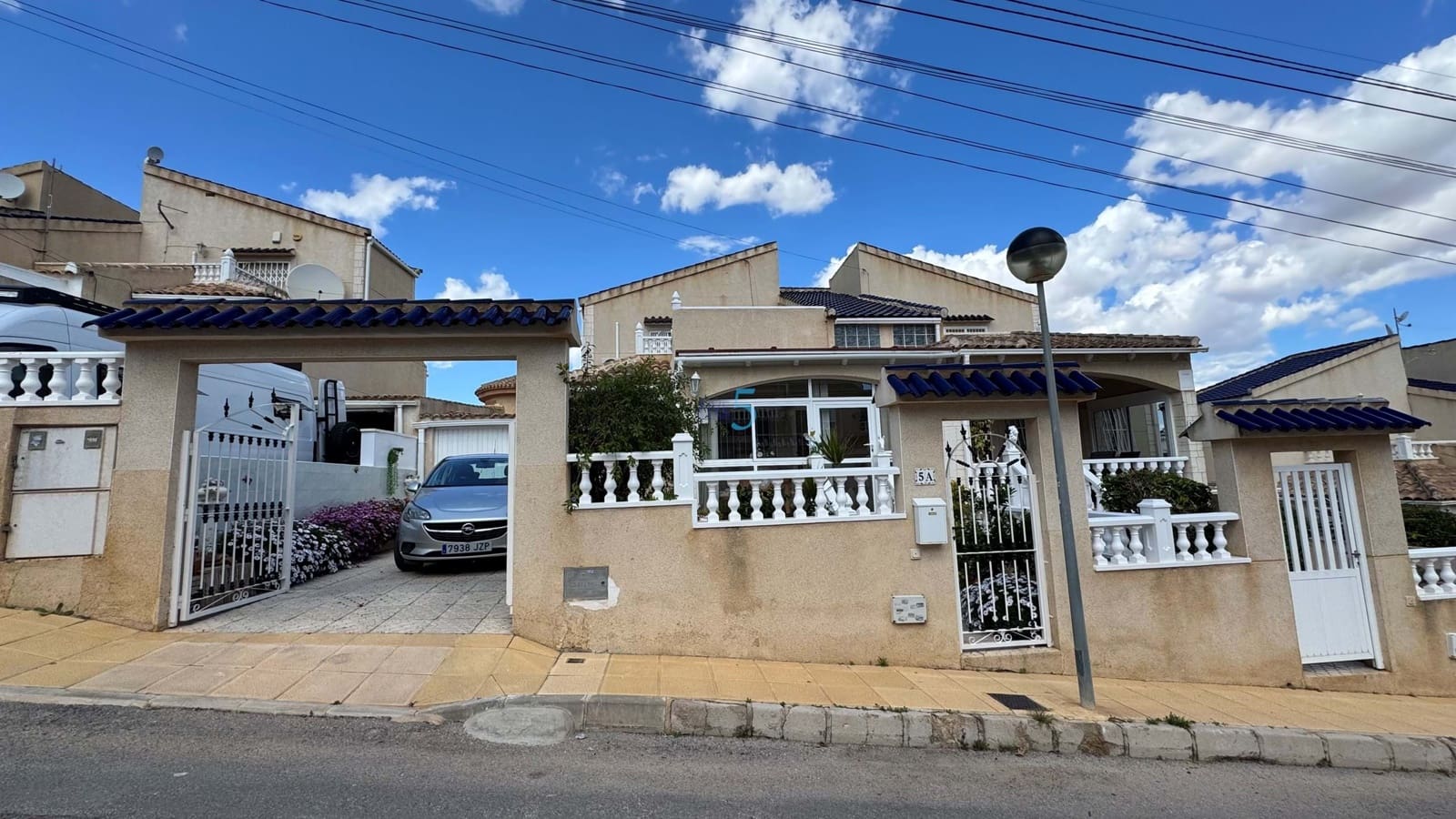 3 bedroom Villa for sale in Villamartin with pool garage - € 198,000 (Ref: 8898044)