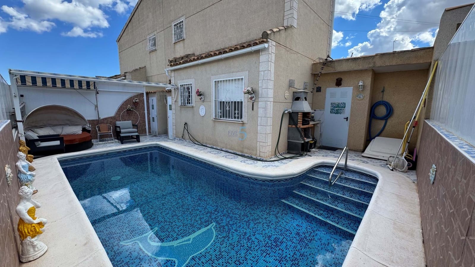 3 bedroom Villa for sale in Villamartin with pool garage - € 198,000 (Ref: 8898044)