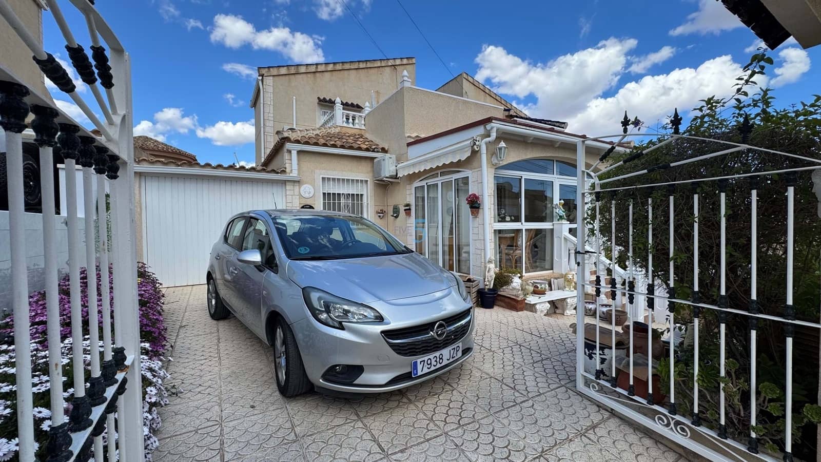 3 bedroom Villa for sale in Villamartin with pool garage - € 198,000 (Ref: 8898044)