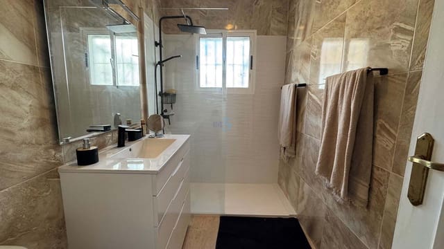 3 bedroom Villa for sale in Villamartin, Orihuela with pool garage - € 198,000 (Ref: 8898044)