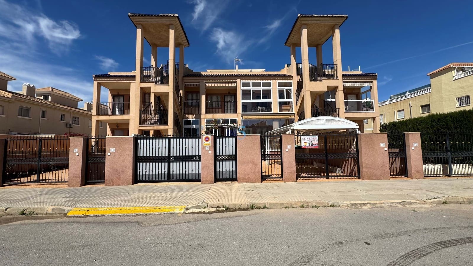 Apartamento de 2 habitaciones en La Zenia en venta con piscina garaje - 149.000 € (Ref: 8912360)