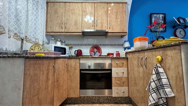 Apartamento de 2 habitaciones en La Zenia, Orihuela en venta con piscina garaje - 149.000 € (Ref: 8912360)
