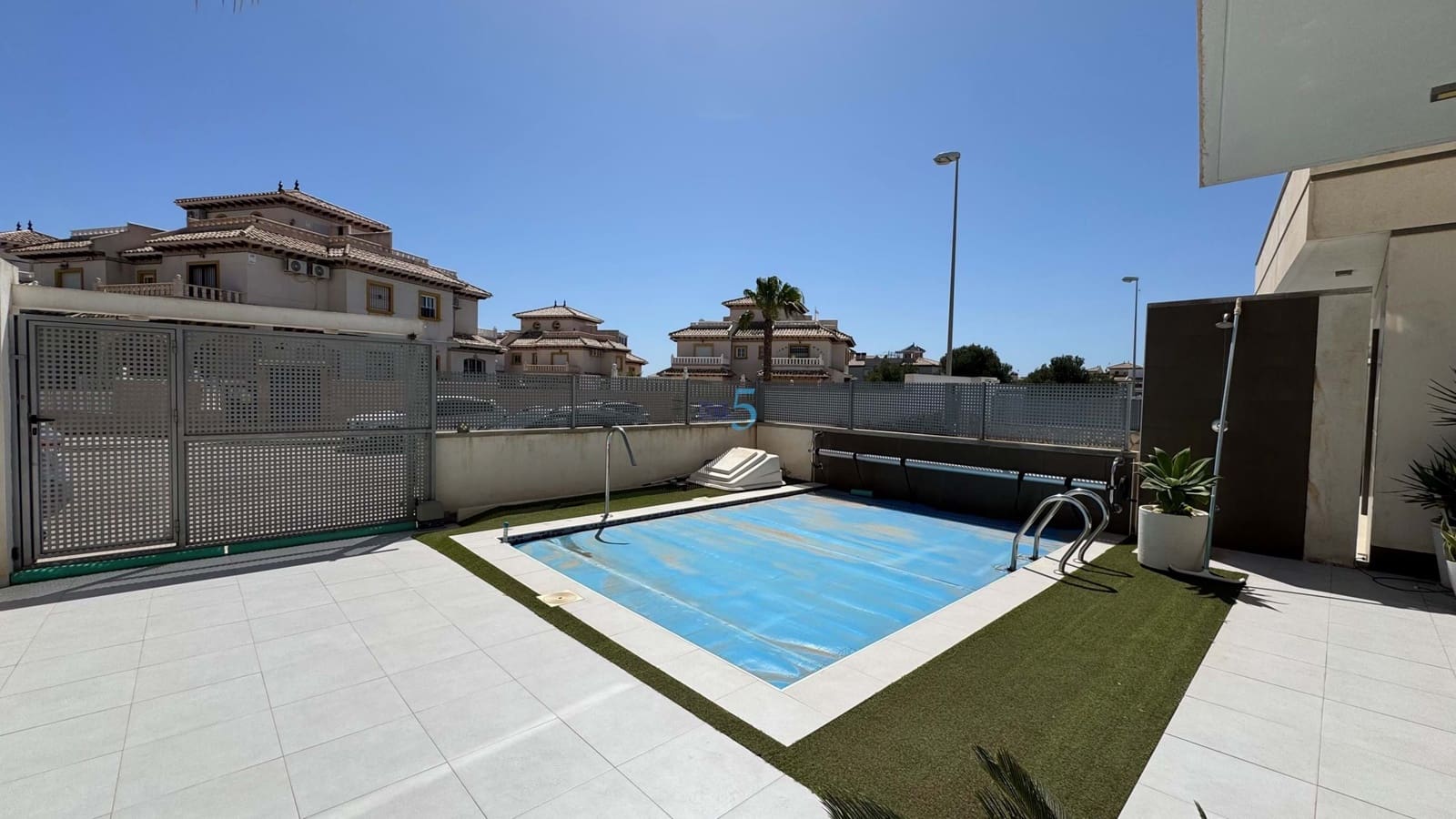3 chambre Villa/Maison à vendre à Orihuela Costa avec piscine garage - 389 000 € (Ref: 8920432)