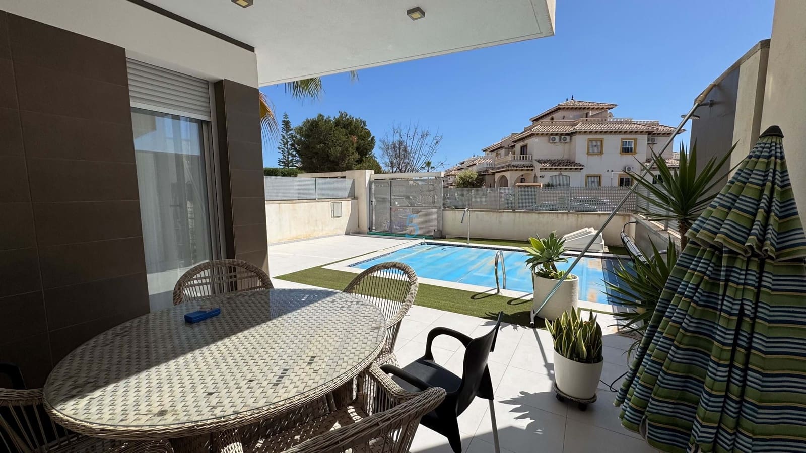 3 chambre Villa/Maison à vendre à Orihuela Costa avec piscine garage - 389 000 € (Ref: 8920432)