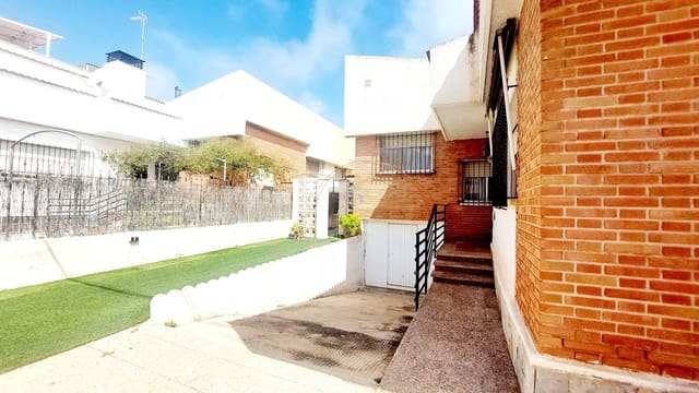 4 soverom Kjedet enebolig til salgs i San Pedro del Pinatar med garasje - € 210 000 (Ref: 8920901)