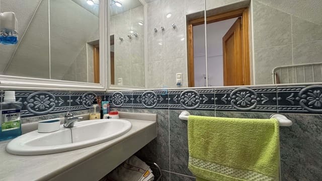 3 bedroom Townhouse for sale in Villamartin, Orihuela with pool - € 175,000 (Ref: 8924983)