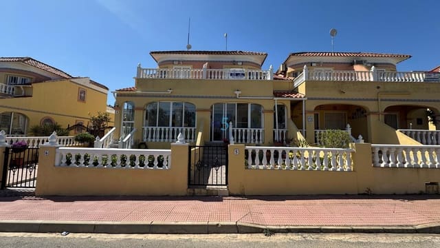 3 bedroom Townhouse for sale in Villamartin, Orihuela with pool - € 175,000 (Ref: 8924983)