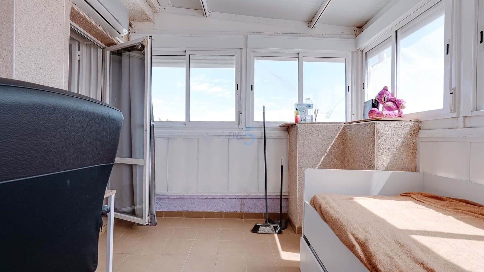 Pareado de 3 habitaciones en Torrevieja en venta con piscina - 165.000 € (Ref: 8934668)