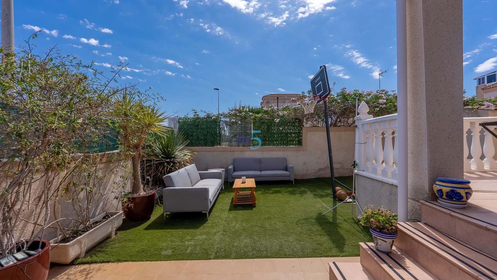 Pareado de 3 habitaciones en Torrevieja en venta con piscina - 165.000 € (Ref: 8934668)
