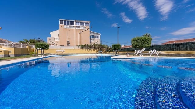 3 chambre Villa/Maison Semi-Mitoyenne à vendre à Torrevieja avec piscine - 165 000 € (Ref: 8934668)