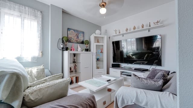 3 chambre Villa/Maison Semi-Mitoyenne à vendre à Torrevieja avec piscine - 165 000 € (Ref: 8934668)