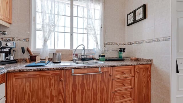 3 chambre Villa/Maison Semi-Mitoyenne à vendre à Torrevieja avec piscine - 165 000 € (Ref: 8934668)