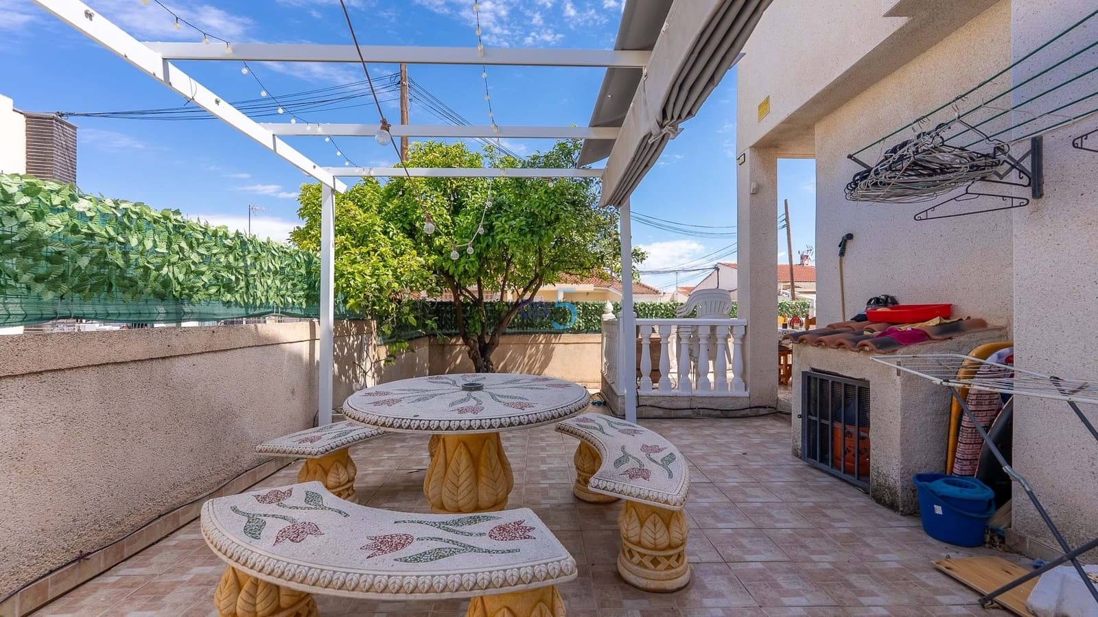 Pareado de 3 habitaciones en Torrevieja en venta con piscina - 165.000 € (Ref: 8934668)