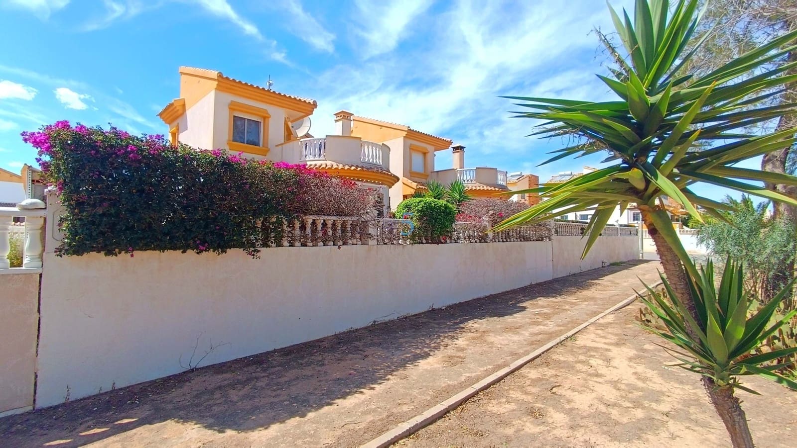 3 soveværelse Villa til salg i El Raso med swimmingpool - € 269.000 (Ref: 8938244)