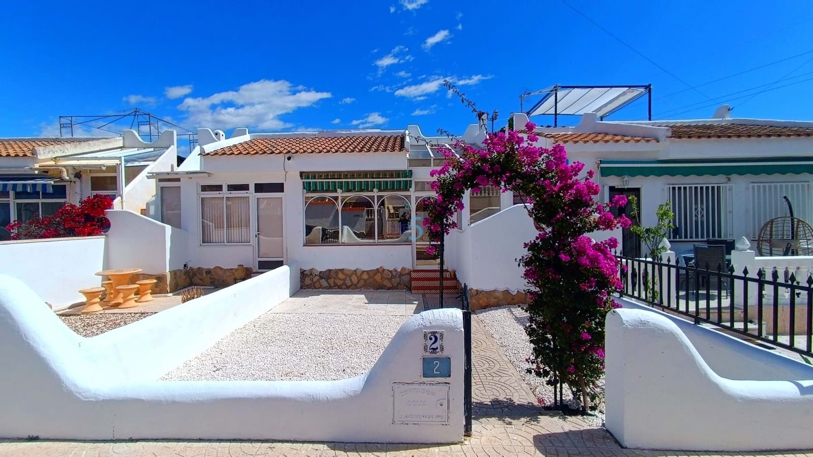 2 bedroom Bungalow for sale in Ciudad Quesada with pool - € 149,950 (Ref: 8940709)